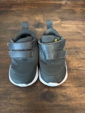 Nike Black and White Kids Velcro Sneakers